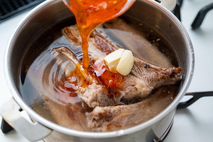 スイートチリソースでじっくり煮る