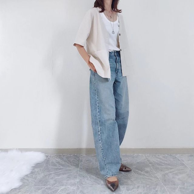 GUのバレルレッグジーンズとジャケットのコーデ