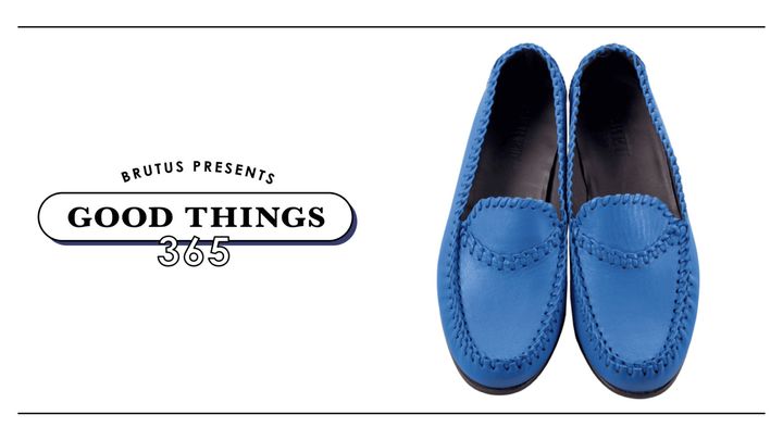 〈へリュー〉のローファー