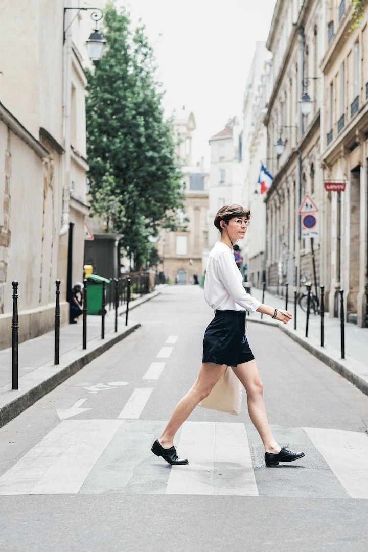 レオナルド・ディカプリオが映画『タイタニック』で着ていた「バンドカラーシャツ」【お洒落さんのためのファッション用語辞典 vol.80】