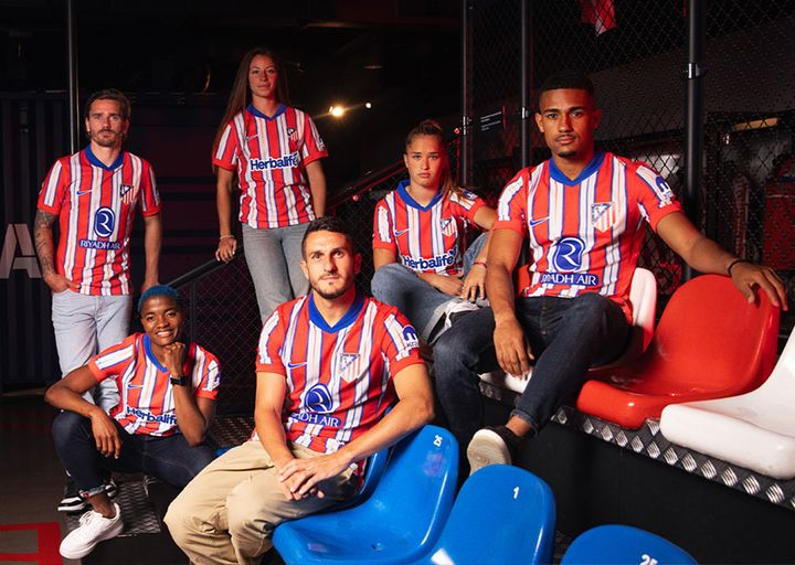 エンブレムを“旧ロゴ”に変更！アトレティコ・マドリー、2024-25新ユニフォームは「2冠時代」に触発のデザイン