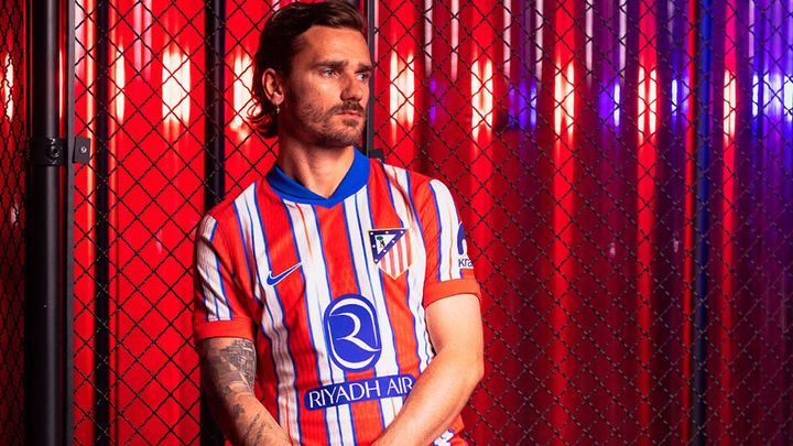 エンブレムを“旧ロゴ”に変更！アトレティコ・マドリー、2024-25新ユニフォームは「2冠時代」に触発のデザイン