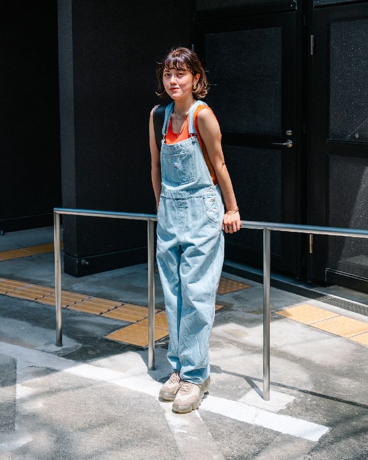 ボーイッシュな“オーバーオール”のお手本スタイル5選。トップス次第でさまざまな装いに変化【TOKYO SNAP】