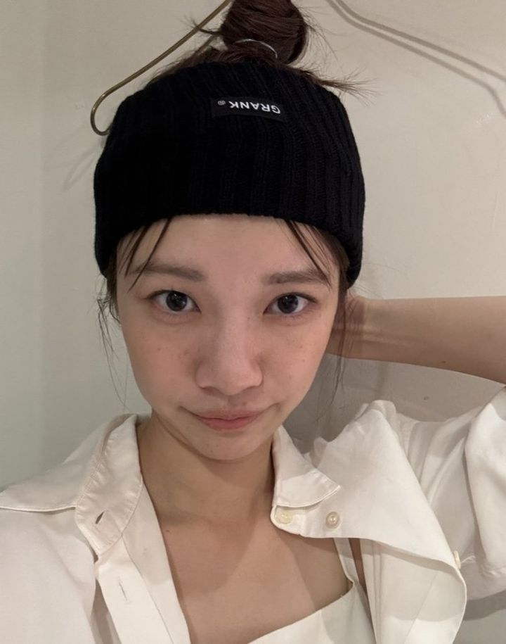 ちょい足しアイテムヘアバンドに注目！【FUDGENA SPECIALIST：宮崎葉のシンプルカジュアルの作り方 vol.16】