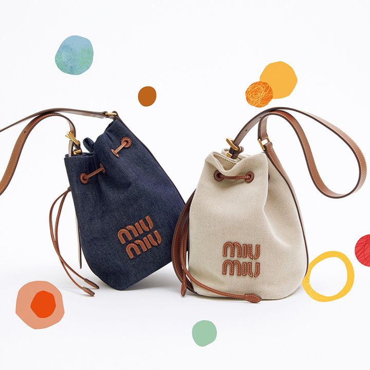 ミュウミュウのキャンバス素材のミニバッグ