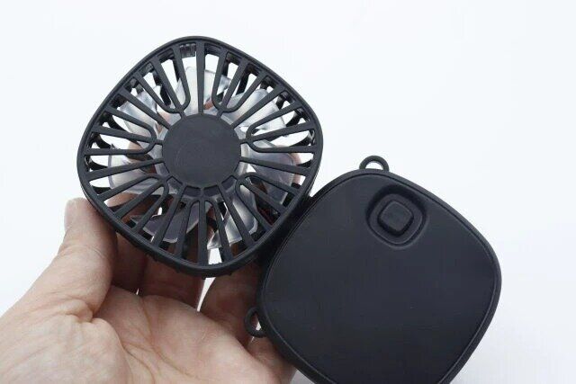 ダイソー 扇風機（電池式、折りたたみ）