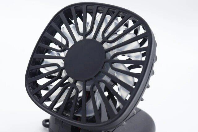 ダイソー 扇風機（電池式、折りたたみ） 角度調整が可能