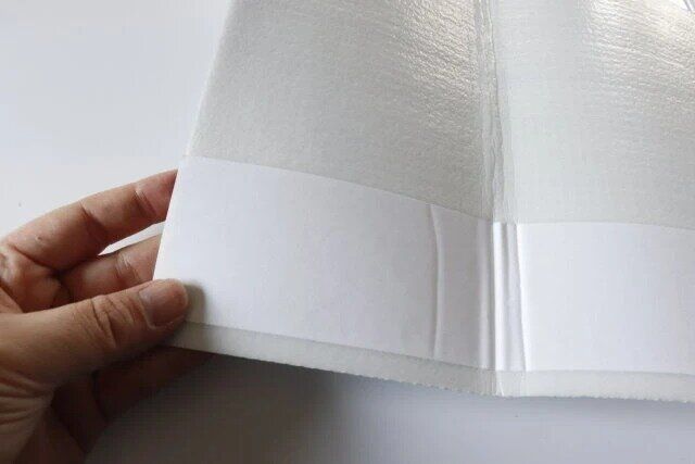 ダイソー エアコン日よけシート（32cm×80cm） 付属のテープあり