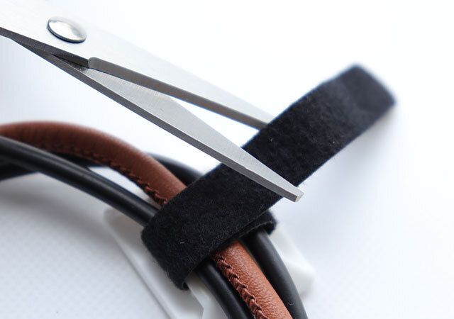 ダイソー ベルト付コードフック（粘着、3個） ベルト 長さ調節