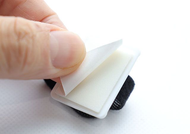 ダイソー ベルト付コードフック（粘着、3個） 粘着テープ