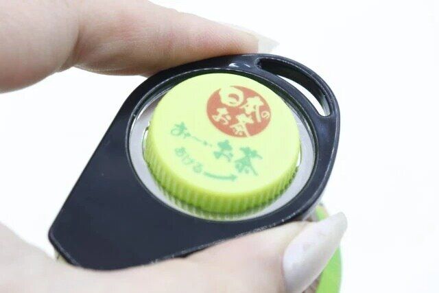 セリア ペットボトル・プルトップオープナー ペットボトルのキャップに装着