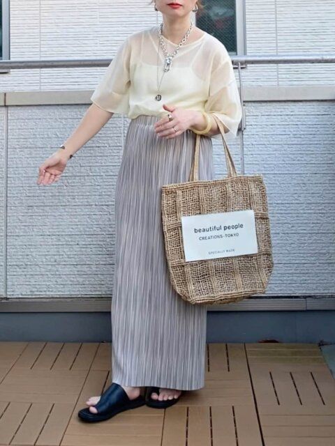 白ブラウスのコーデ3