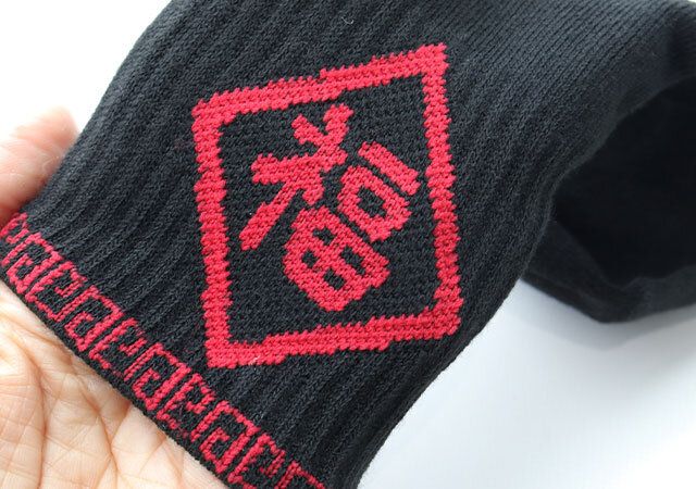 ダイソーのネオ中華ソックス