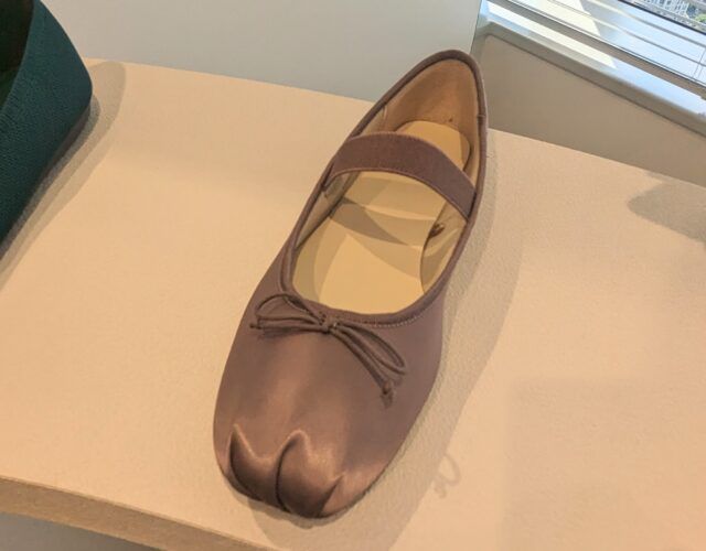 GU「バレエシューズ2」