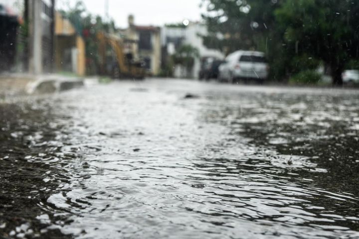 画像: 「危ないからやめて！！」台風が来ると【川を見に行った夫】→ 帰宅すると、震えた声で──？