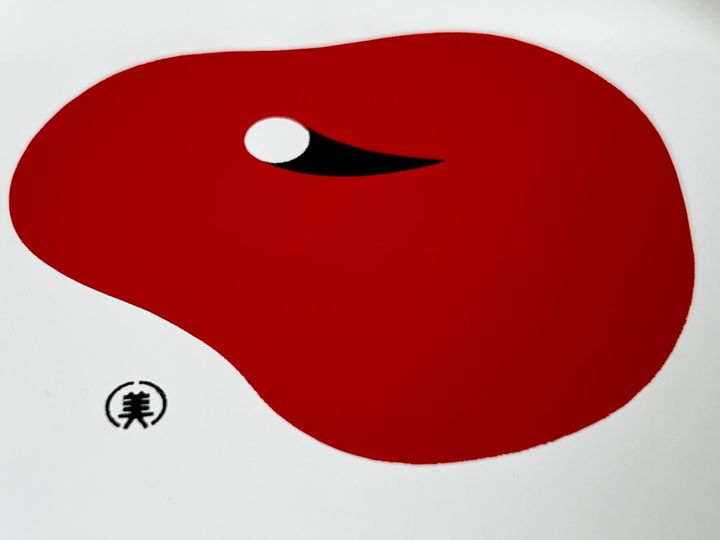 雪の中のりんごをイメージした「雪中果」のパッケージデザイン