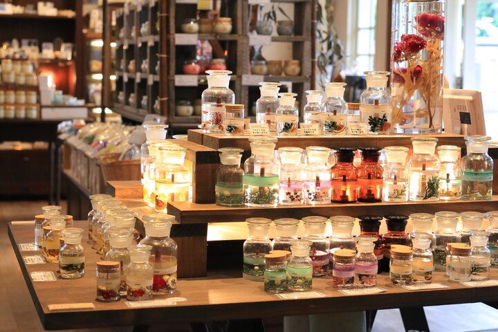 レトロな建物がすてき。伊勢参りのお土産選びに寄りたいキャンドル専門店、おかげ横丁「灯りの店」