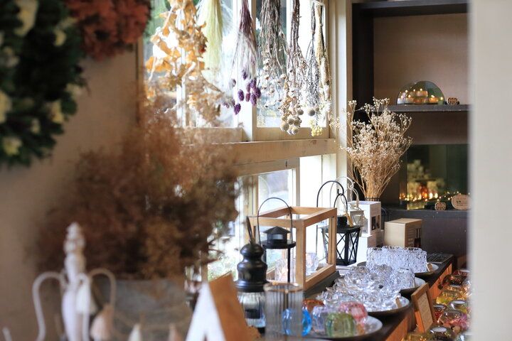 レトロな建物がすてき。伊勢参りのお土産選びに寄りたいキャンドル専門店、おかげ横丁「灯りの店」