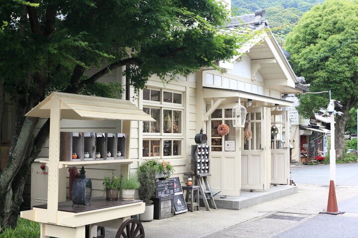 レトロな建物がすてき。伊勢参りのお土産選びに寄りたいキャンドル専門店、おかげ横丁「灯りの店」