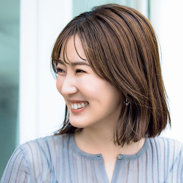 全体はほんのり内巻きで顔まわりは外巻きにした今どきなボブアレンジ