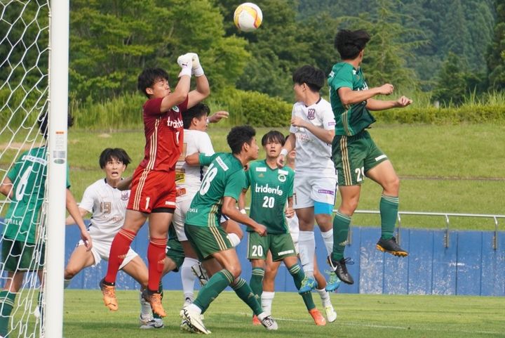 エデルソンを彷彿とさせるキック！無名校出身から東北学生最強の守護神に成長した仙台大GK泉竜聖が導いた大会3連覇