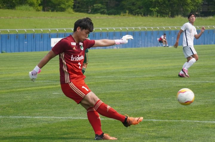 エデルソンを彷彿とさせるキック！無名校出身から東北学生最強の守護神に成長した仙台大GK泉竜聖が導いた大会3連覇