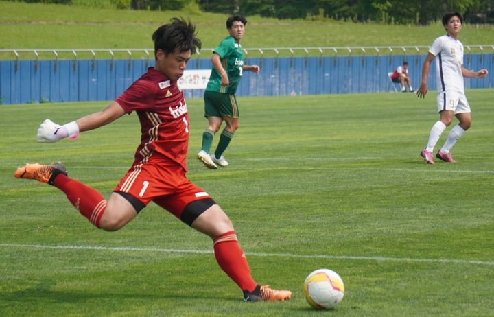 エデルソンを彷彿とさせるキック！無名校出身から東北学生最強の守護神に成長した仙台大GK泉竜聖が導いた大会3連覇