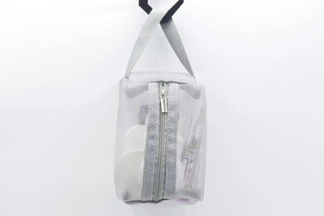 セリア お出かけ メッシュメイクポーチ フックに掛けられる