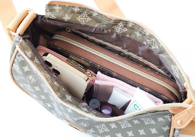 宝島社CHRISTIAN OLIVIER PARISのハーフムーンバッグ付録9