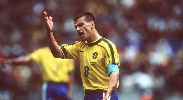 元Jリーガーのドゥンガ、交通事故で負傷し妻とともに搬送 事故車両の写真も