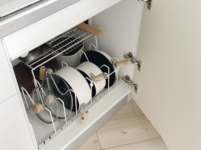 山崎実業 シンク下伸縮鍋蓋＆フライパンスタンド シンクした設置