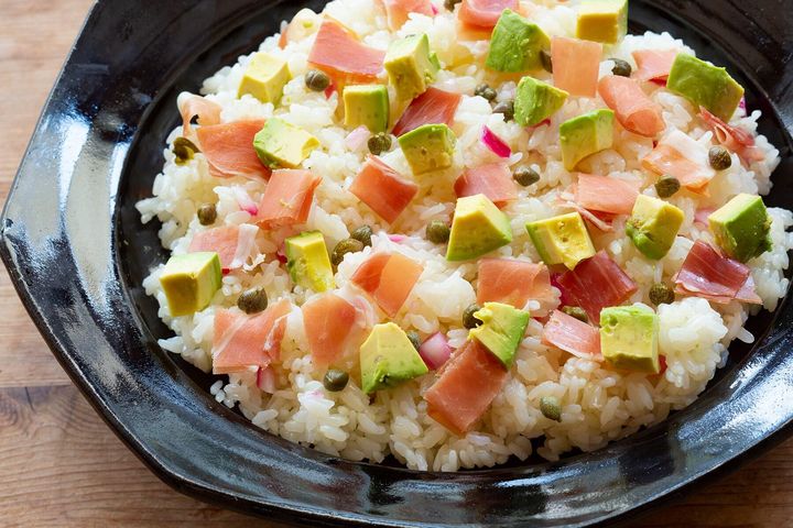 タラゴンビネガーが効いた“生ハムのちらしずし”