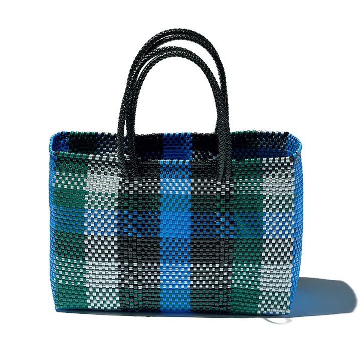 急な雨でも大丈夫！どんな天候でもオシャレでいられるアイテムコレクション