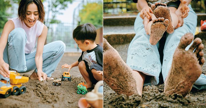 公園で砂場遊びをするVERYモデルの木佐貫まやさんと息子