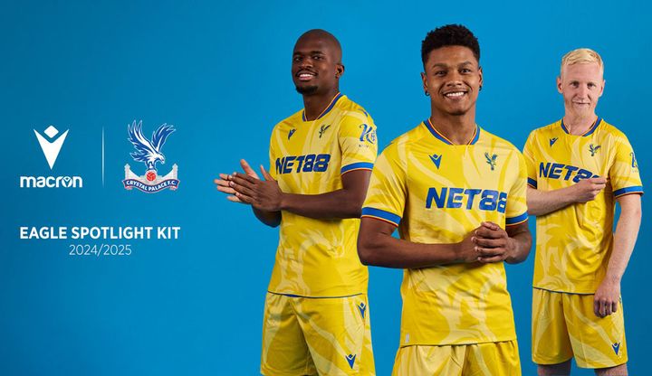 鎌田大地がモデルで登場！クリスタル・パレス、2024-25アウェイユニは「鳥エンブレム」を大胆にデザイン