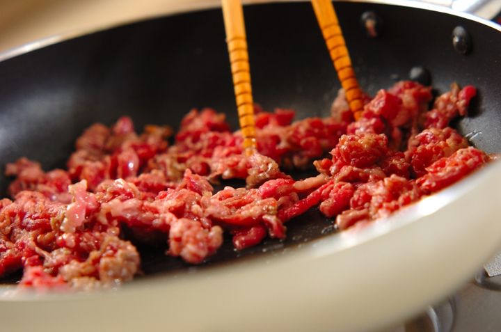 青椒牛肉絲(チンジャオニューロース)の作り方1