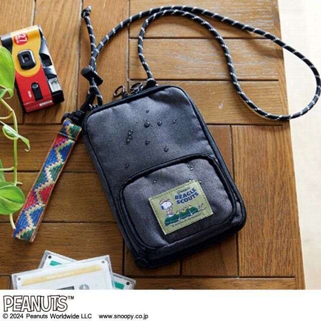 SNOOPY アウトドアに強い! BEAGLE SCOUTS 撥水多機能ショルダーバッグ