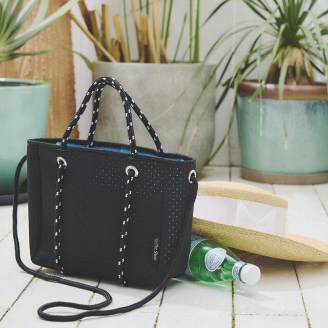 On The Shore 超軽量! 3層ショルダーバッグ