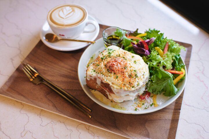 花と緑の庭園内でモーニングやブランチを。名古屋・矢場町「BRIOCHE Go．」