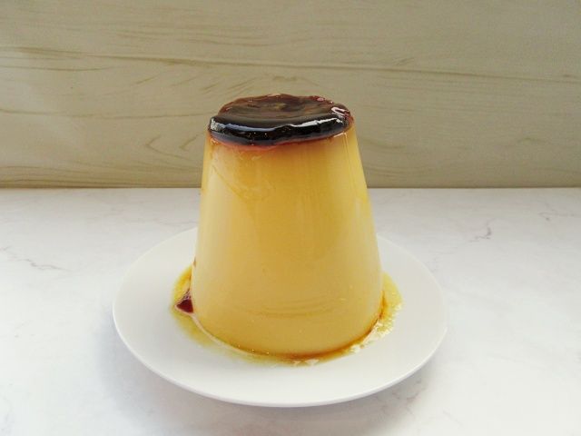 キレイに盛り付けられた「ドドンとプリン」