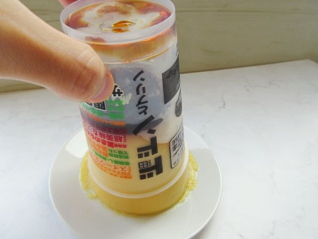 お皿へ「ドドンとプリン」を出していく