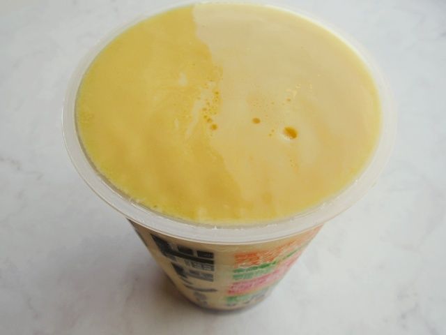 蓋をはがした「ドドンとプリン」