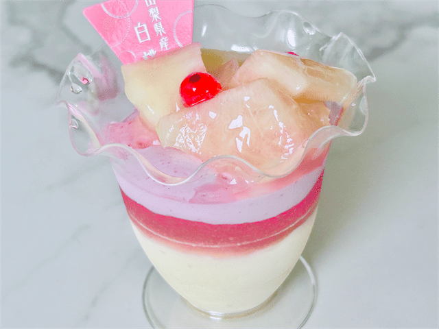 山梨県産完熟桃のフルーツパフェ