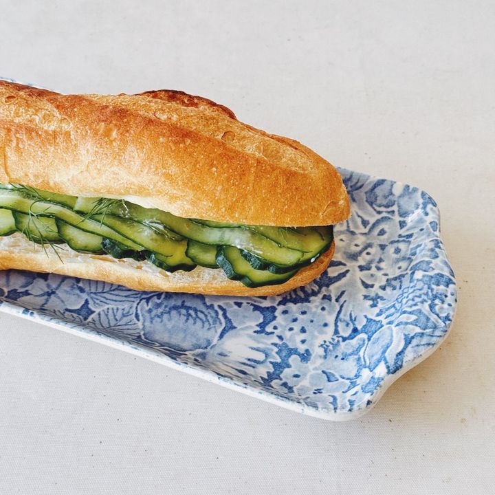 少ない材料で本格的なおいしさ！キューカンバーサンドの作り方【パン好きなsumire.のバゲットサンドのレシピ vol.21 〜レシピで旅するヨーロッパ〜】