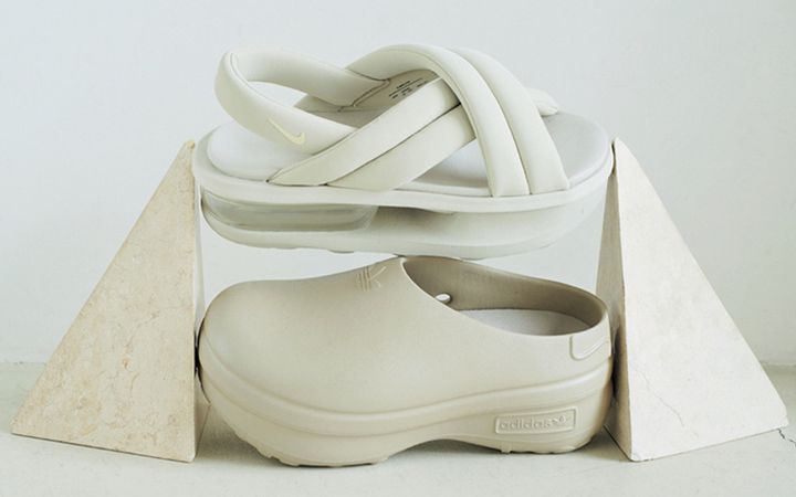 ナイキとアディダスの新作厚底サンダル