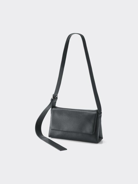 GUのロングベルトショルダーバッグ