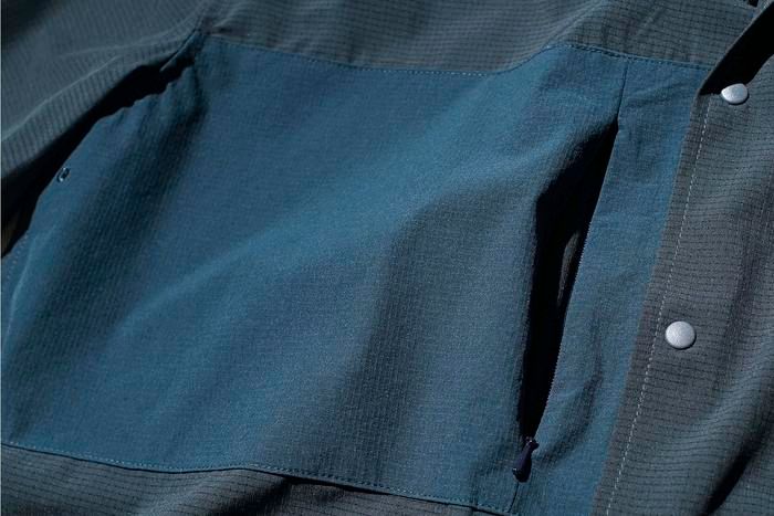 PROJ.MT.のシャツについた隠しポケット