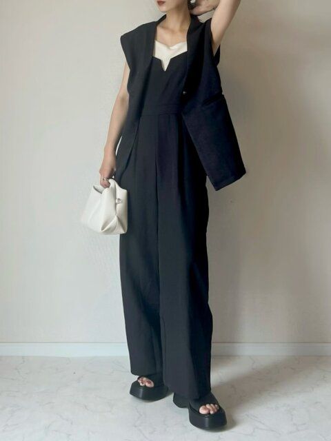 黒ジレのコーデ1