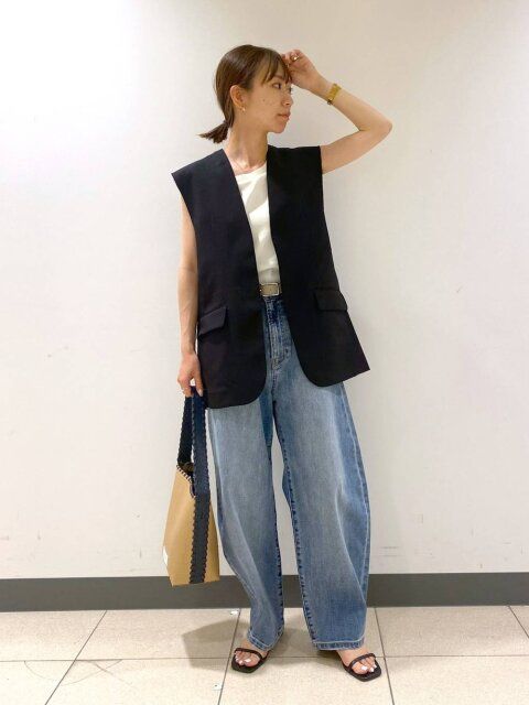 黒ジレのコーデ2