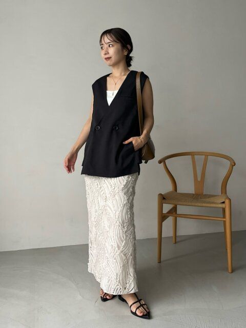 黒ジレのコーデ4